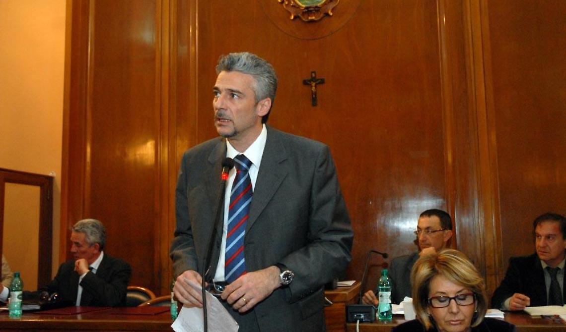 Retrodatazione decreto nomina CdA Amgas: la Cassazione archivia condanne per Ciliberti e Masciello