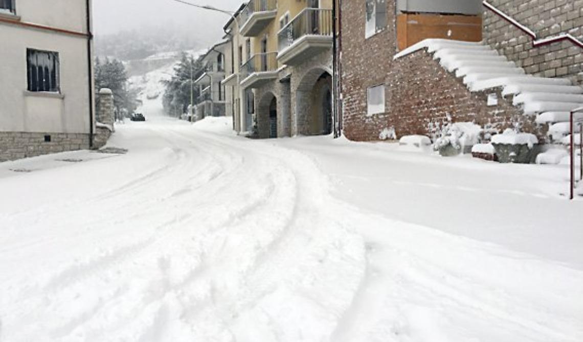 Nel Molise continua a tremare sotto la neve copiosa, Frattura chiede la chiusura delle scuole