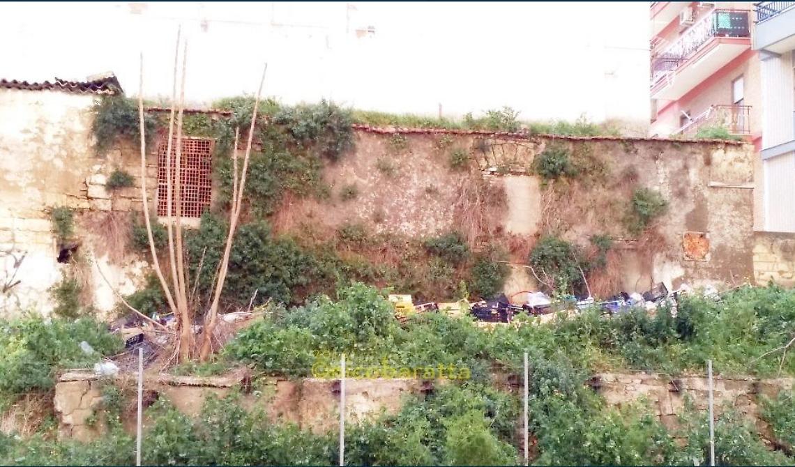 A Foggia in Via Fioritto c’è una discarica a cielo aperto: la denuncia di Nico Baratta
