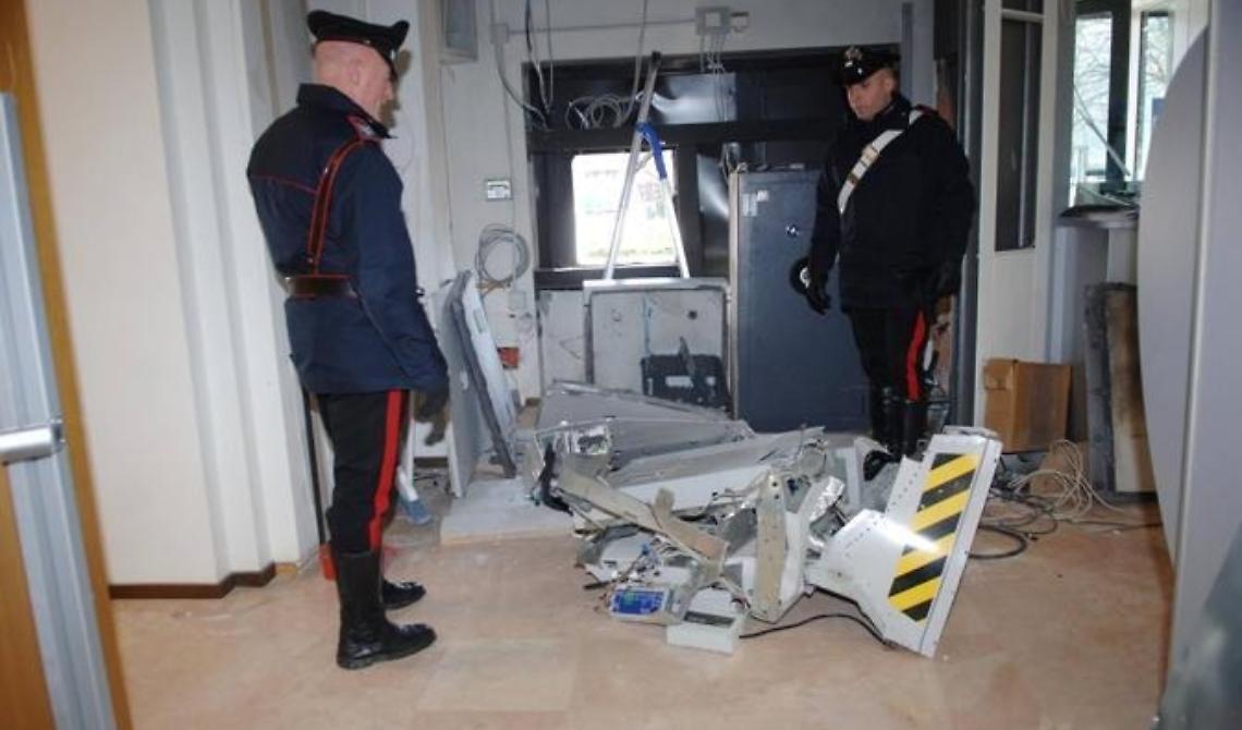 San Nicandro Garganico, assalto al bancomat del Banco di Napoli