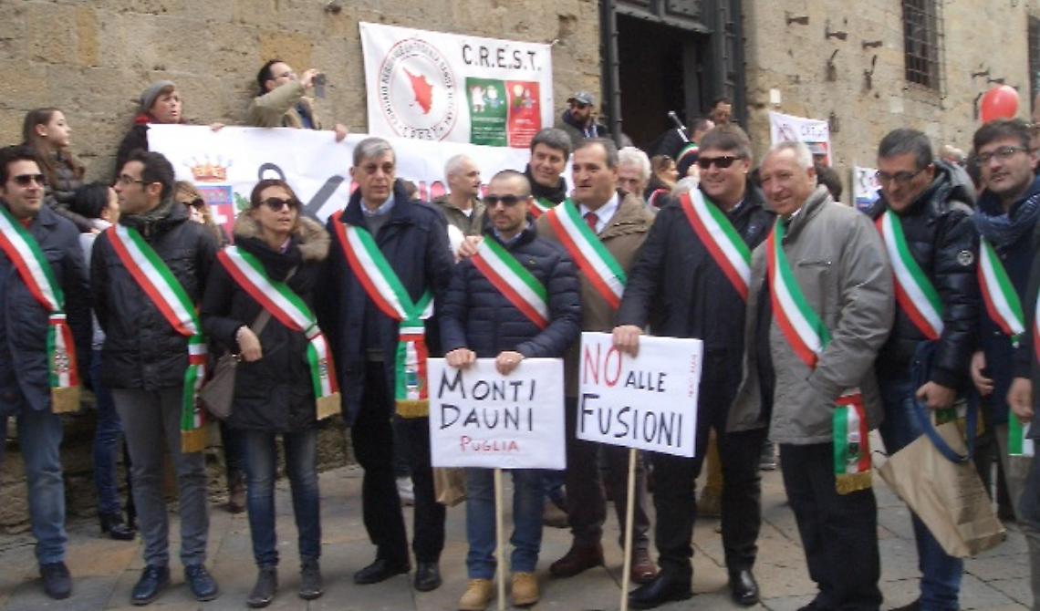 A Volterra la "rivolta" dei 100 sindaci, compresi quelli dei Monti dauni