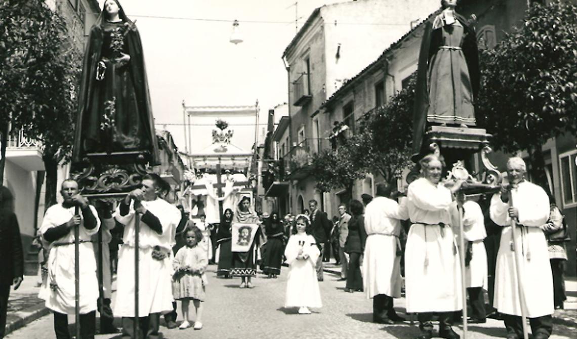A Roseto latradizionale processione dei 'due mondi': in paese da Usa e Canada