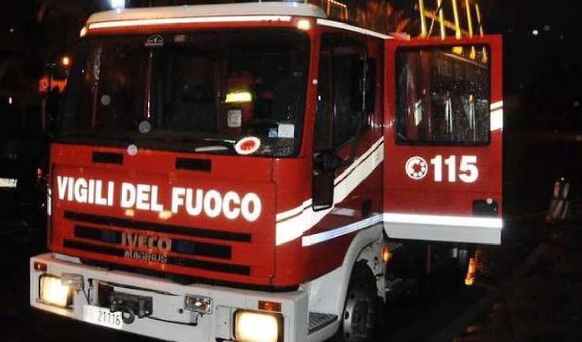 Piazza Goppinghen, ignoti danno fuoco alla 'cicchetteria'