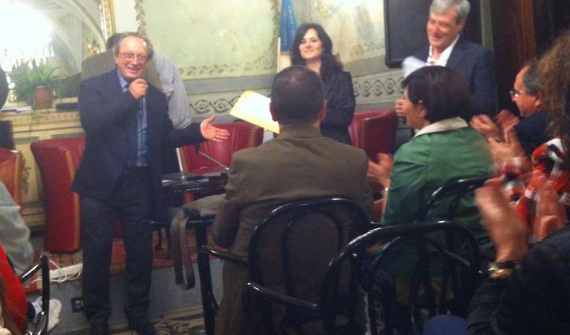 Il lupo scende a valle e si presenta nelle vesti di un bel premio letterario