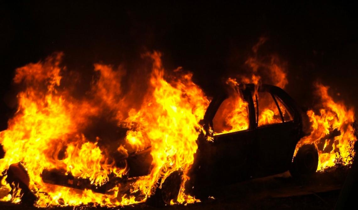 Auto in fiamme sui binari vicino Orta Nova, bloccati tutti i treni sulla Bari-Foggia