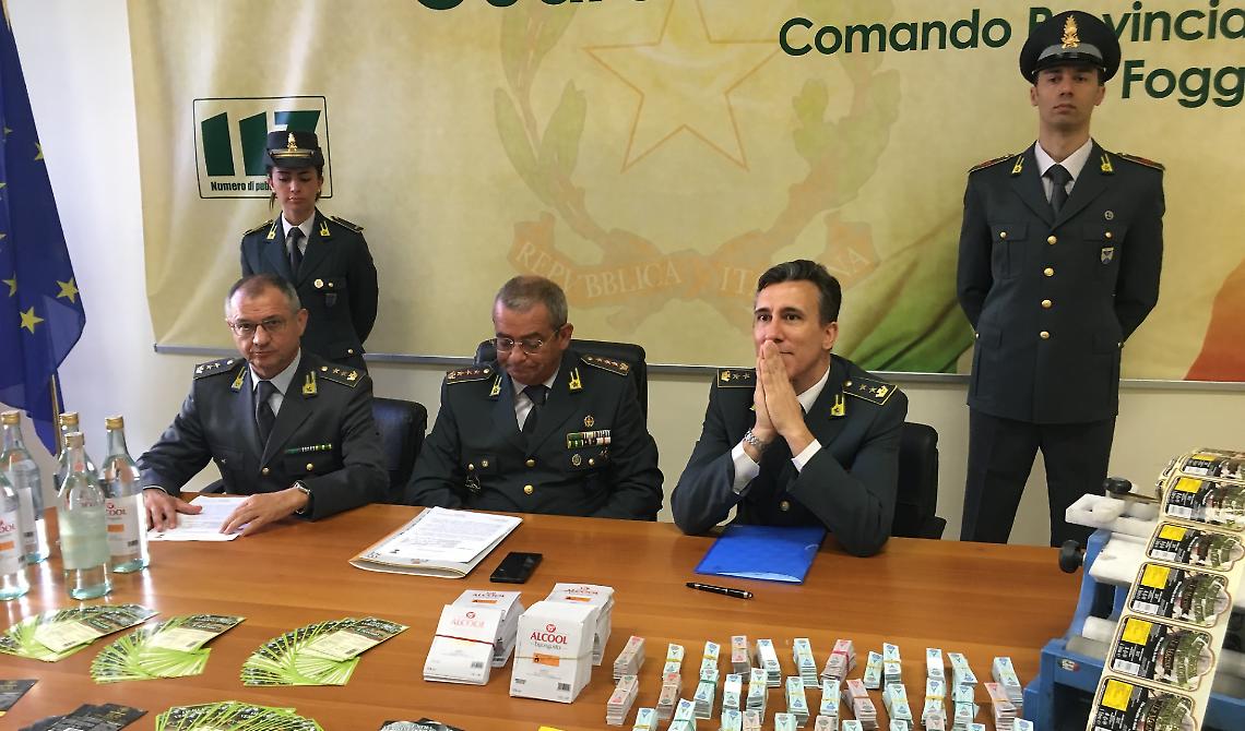 Contrabbando di alcool e olio adulterato, retata della  GdF nel Foggiano: 8 gli arresti