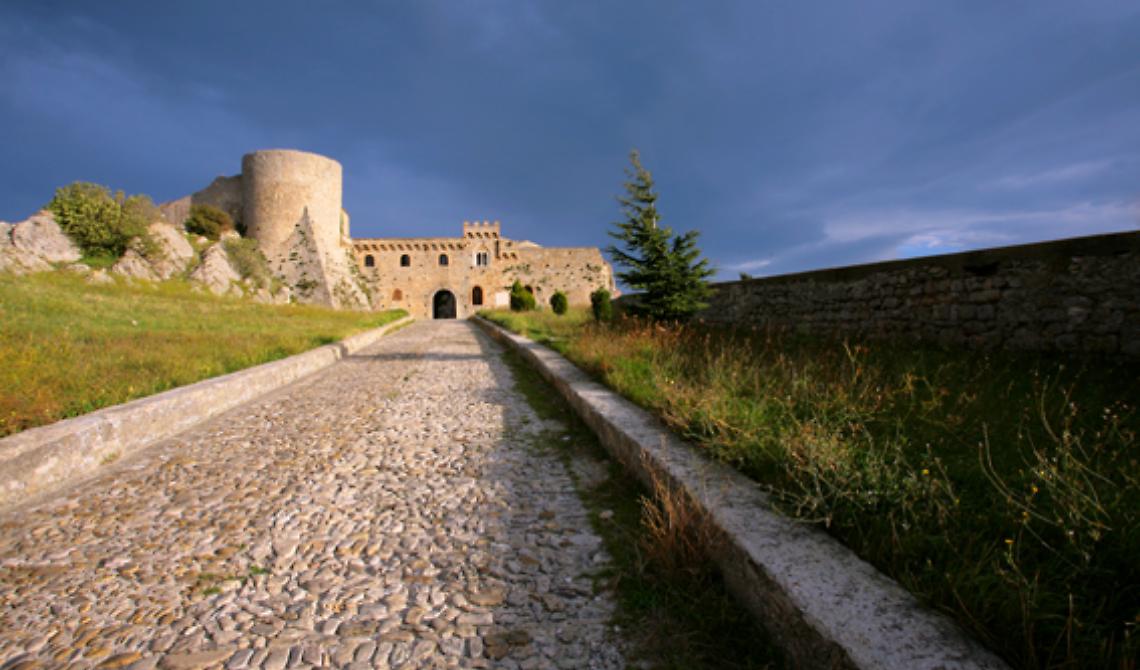 Tu metti, questa sera, una lunga notte romantica dal Subappennino al Gargano