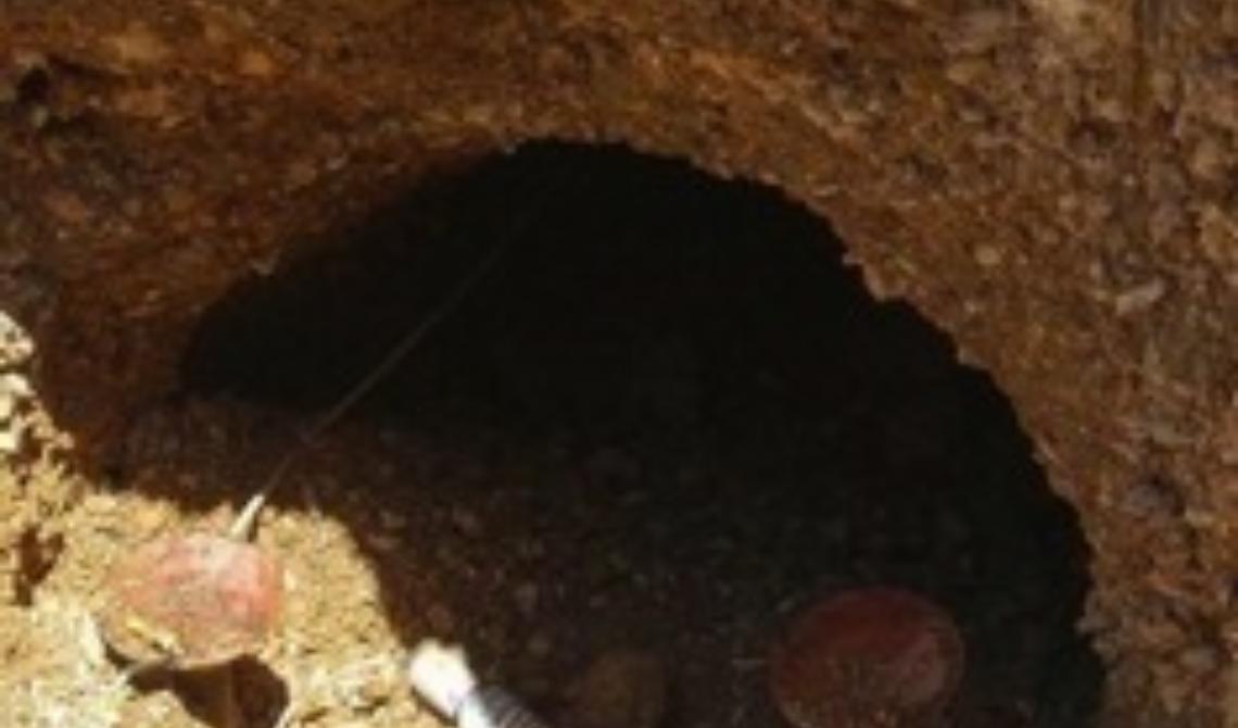 Corso Cairoli, si apre voragine: scoperto un tunnel che portava dritto alla banca