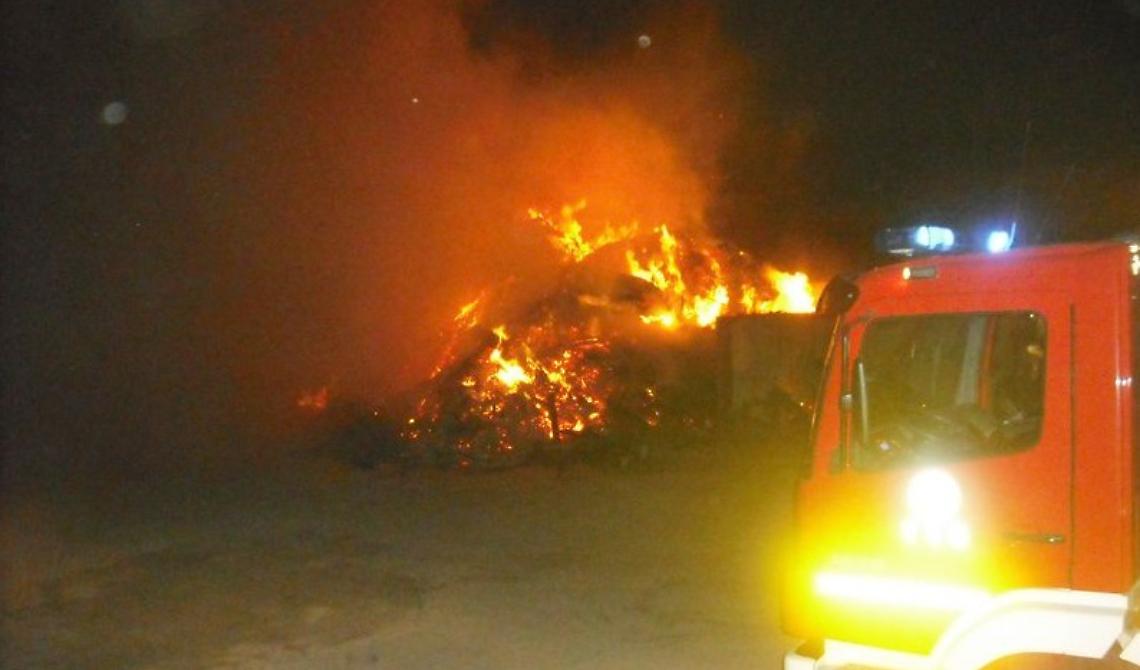 Vieste, in fiamme vecchia discarica: paura in paese