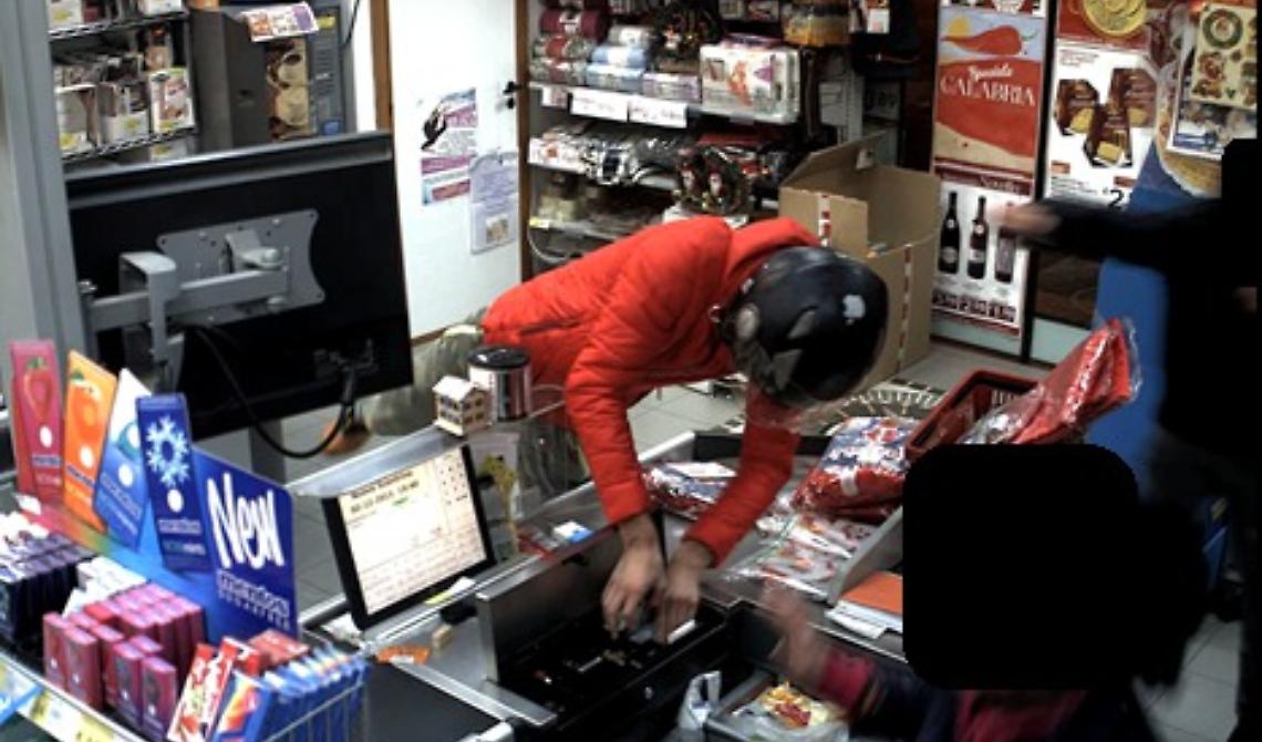 "Bonnie & Clyde" rapinato il supermercato Convì a  Torremaggiore