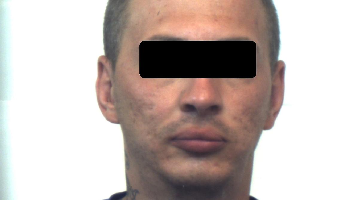 Memorizza numero di targa dei propri rapinatori e li incastra: un arresto