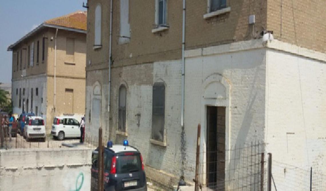 Apricena, allaccio abusivo a palo della pubblica illuminazione: due arresti 