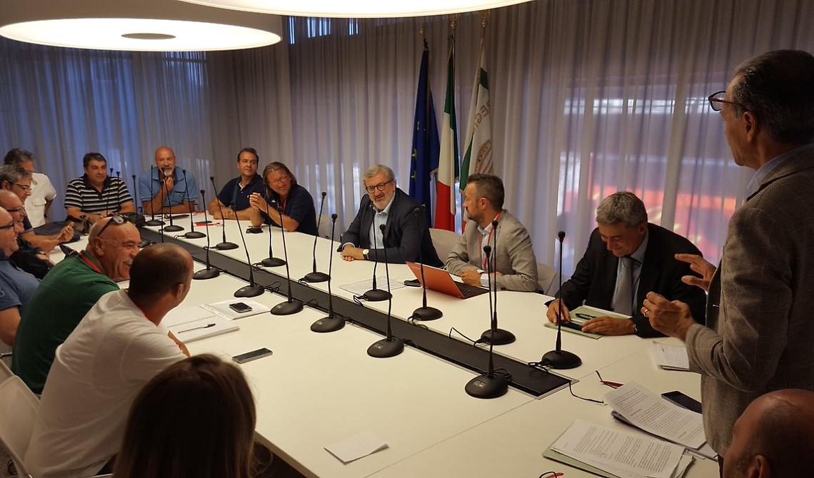 "Manfredonia vetro", Emiliano "rinnova" la Cig. Riccardi: «Lì c'è tutta la questione meridionale»
