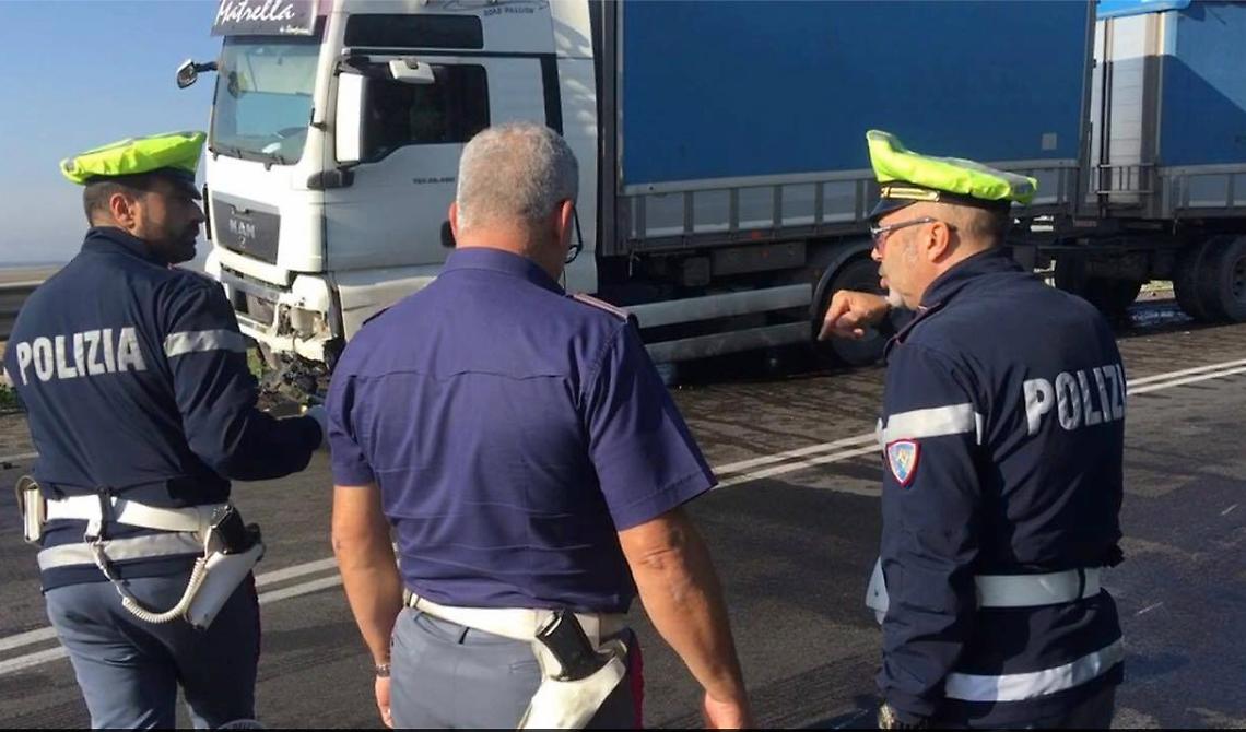 Un morto e un ferito sulla statale 16, chiuso al traffico il tratto di San Severo