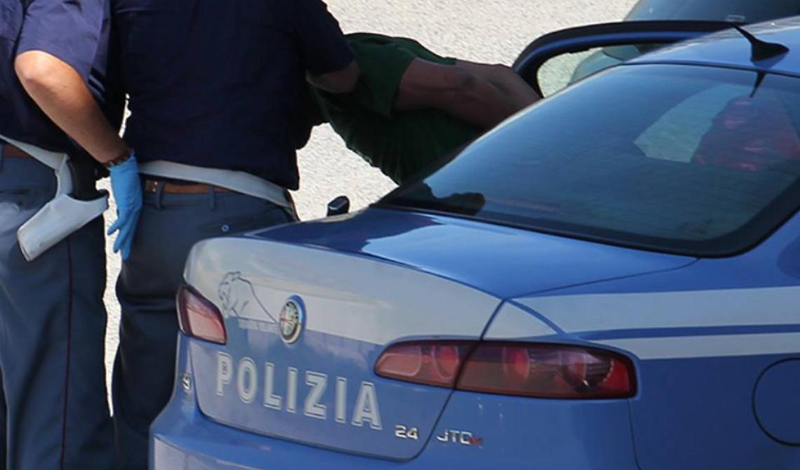 Dopo la denuncia della ex convivente 