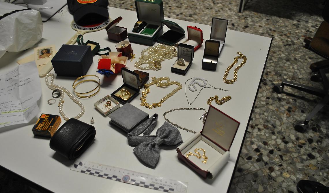 Manfredonia: segnalazione anonima al 113 incastra due topi d'appartamento