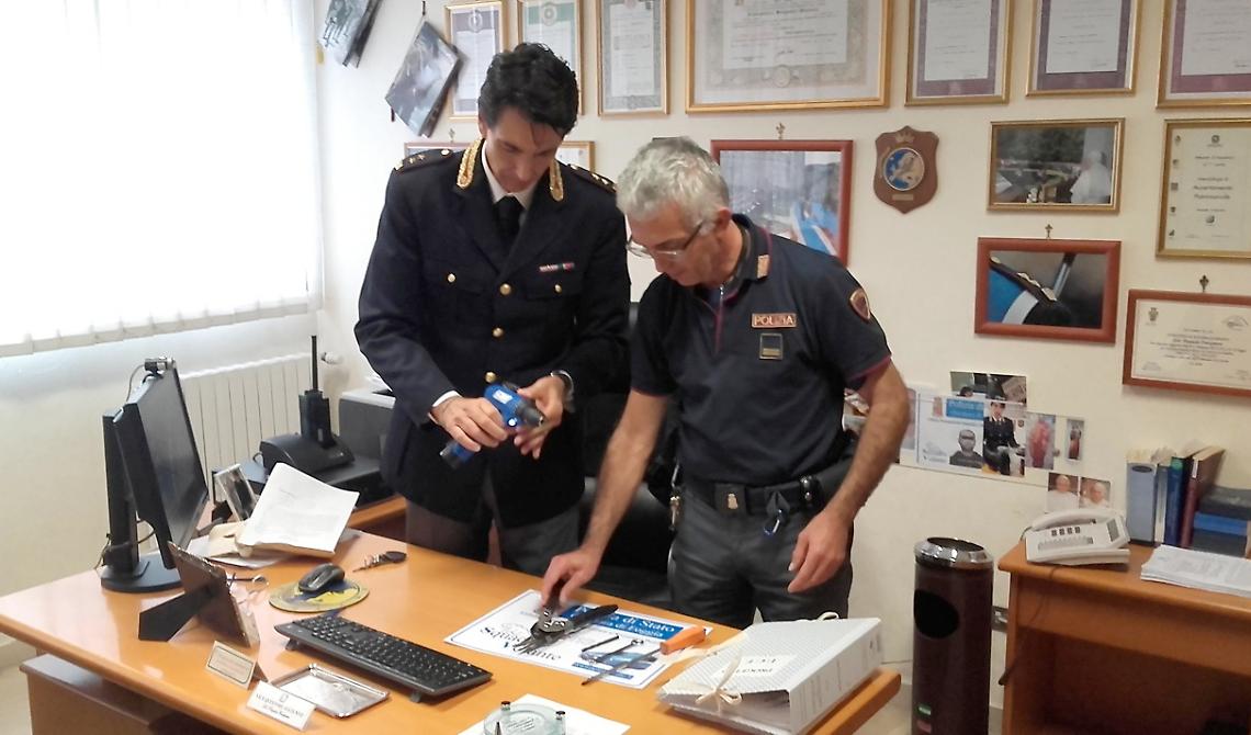 Erano pronti a svaligiare un garage: sorpresi ed arrestati due maggiorenni, denunciato anche un 17enne