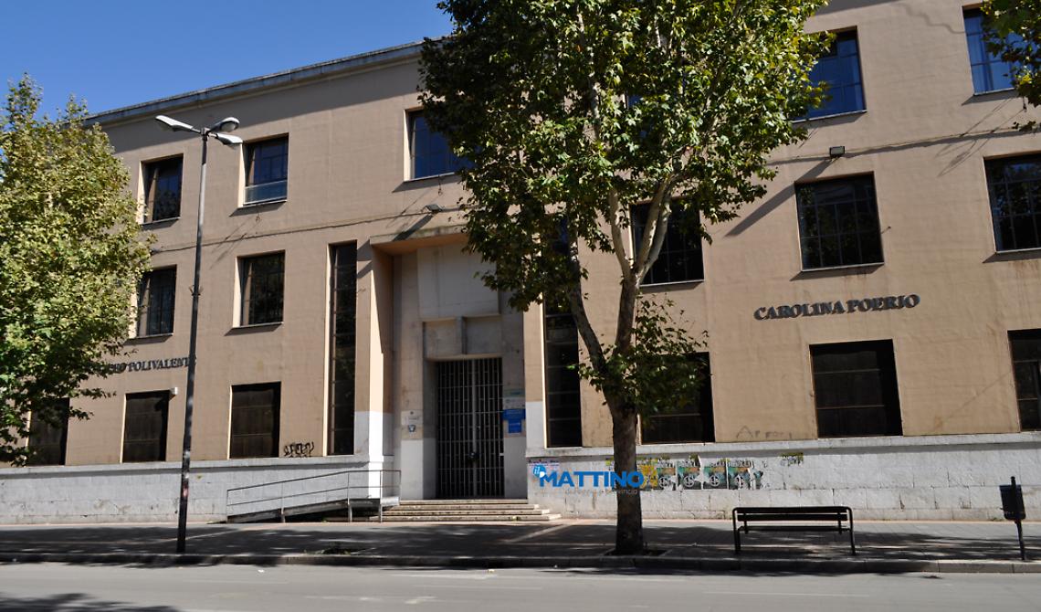 "Piovono" calcinacci al Poerio di Foggia, la Provincia "scappa" 
