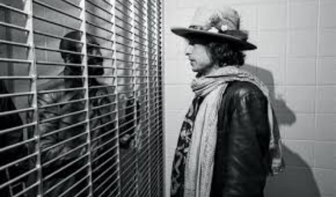 Bob Dylan, Nobel per la letteratura, poeta e musicista. Innamorato della boxe