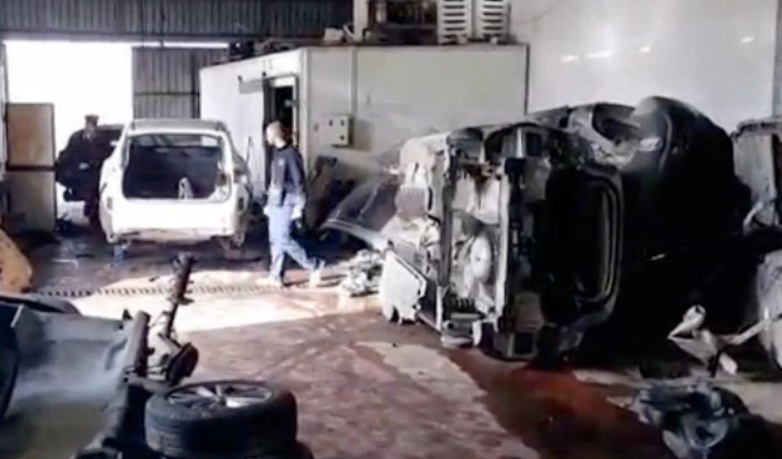 Foggia, a pochi chilometri dalla città un mega "deposito"  di auto rubate