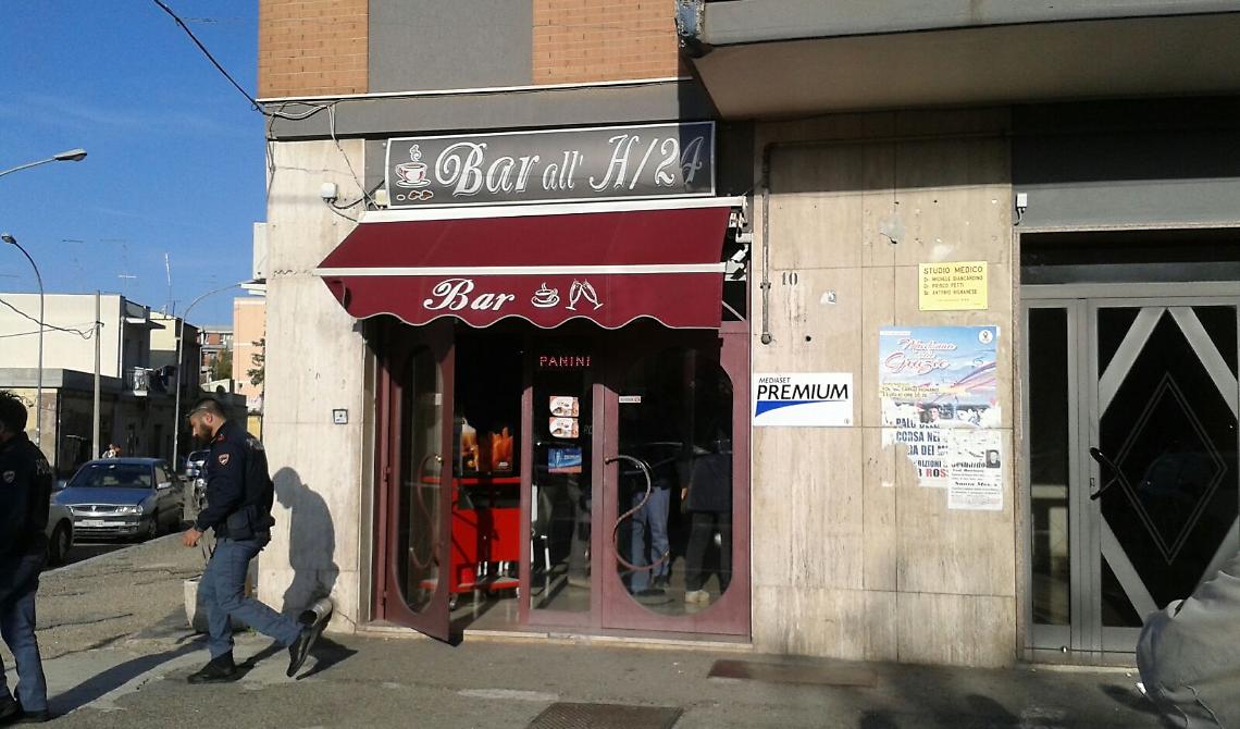 Via San Severo: sparatoria all'interno di un bar, due feriti 