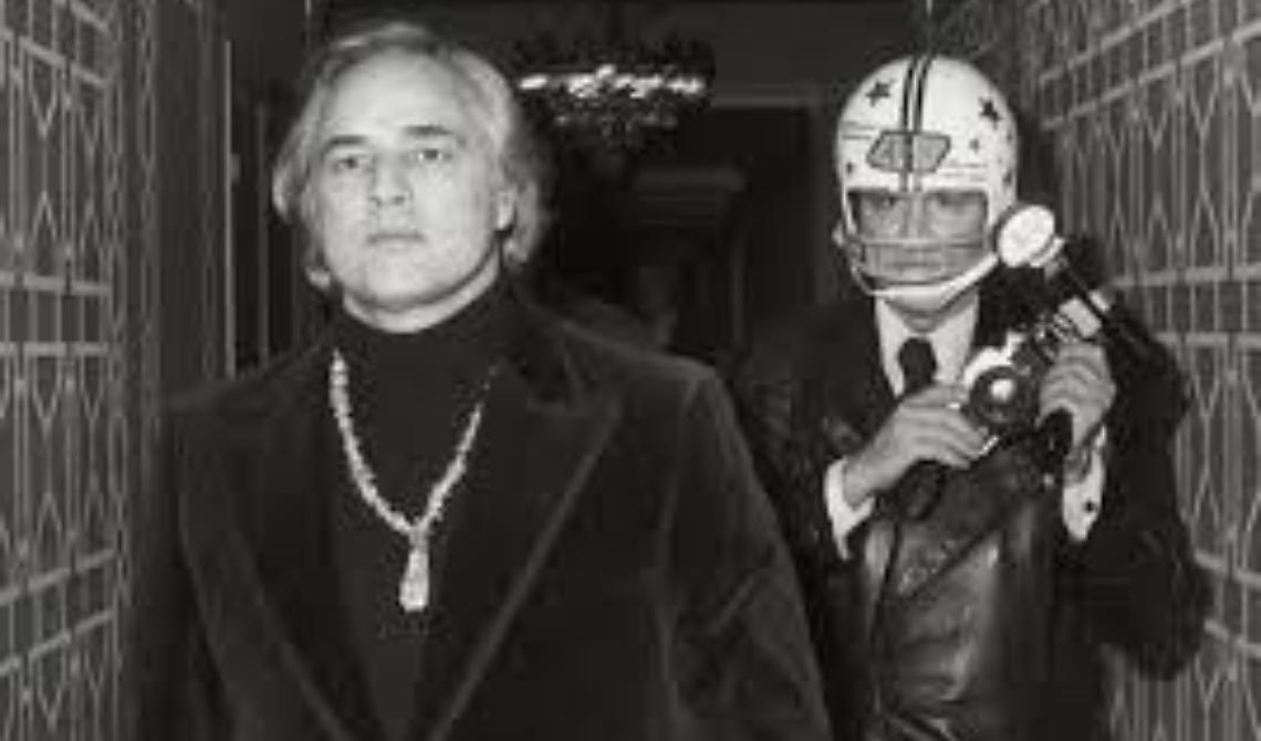 Il lucano che divenne il paparazzo più famoso al mondo . Carnefice e vittima di vip e star di Hollywood 