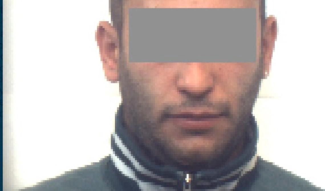 Coniugi sorprendono lari in casa ma riescono ad annotare numero di targa: un arresto 