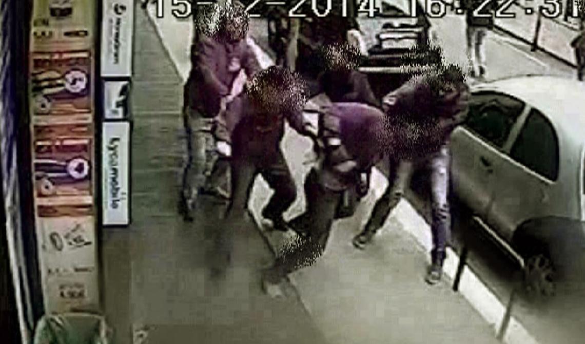 Quartiere ferrovia, rumeno accoltellato: "Mi hanno aggredito alle spalle"