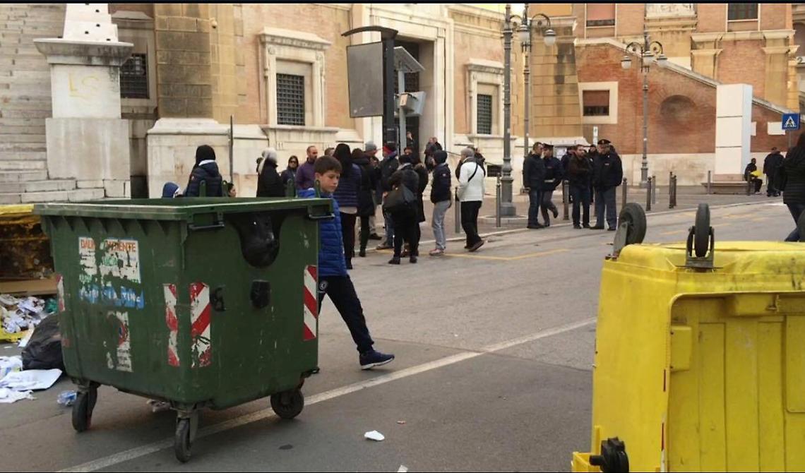 Protesta ex residenti Distretto Militare: bloccato Corso Garibaldi