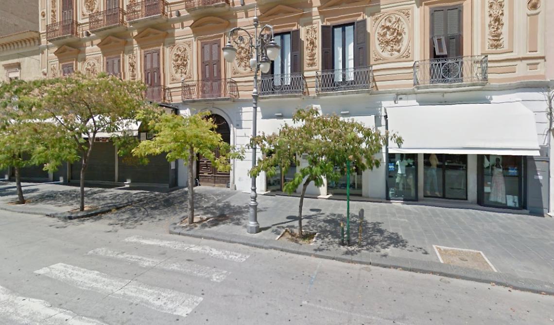 Foggia, furto con spaccata al negozio di abbigliamento "Sergio Greco"