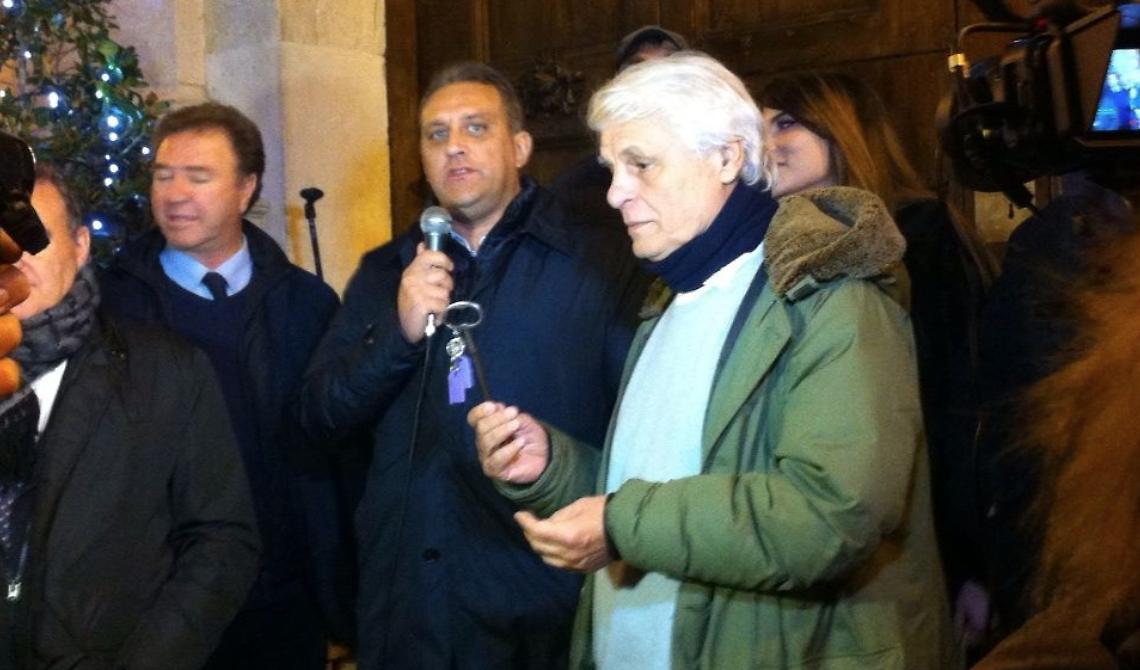 Michele Placido apre a Candela la Casa di Babbo Natale
