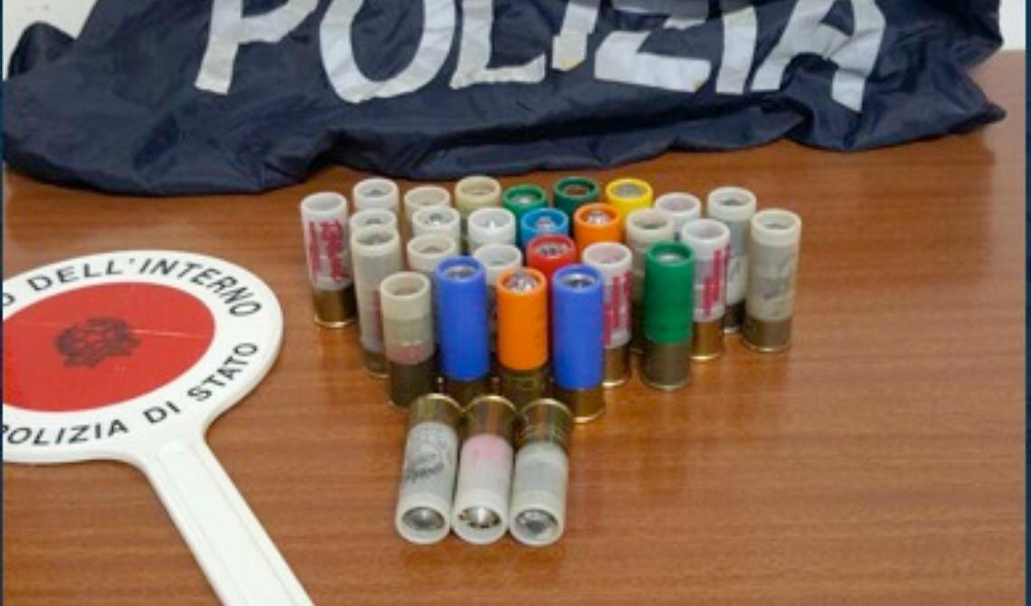 In casa 47 bombe artigianali: arrestato 20enne 