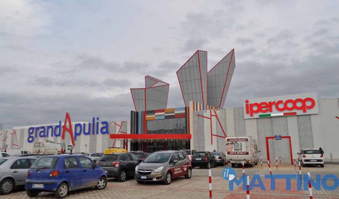 "Fregatura" GrandApulia nel giorno d'inizio saldi: centro commerciale senza corrente elettrica