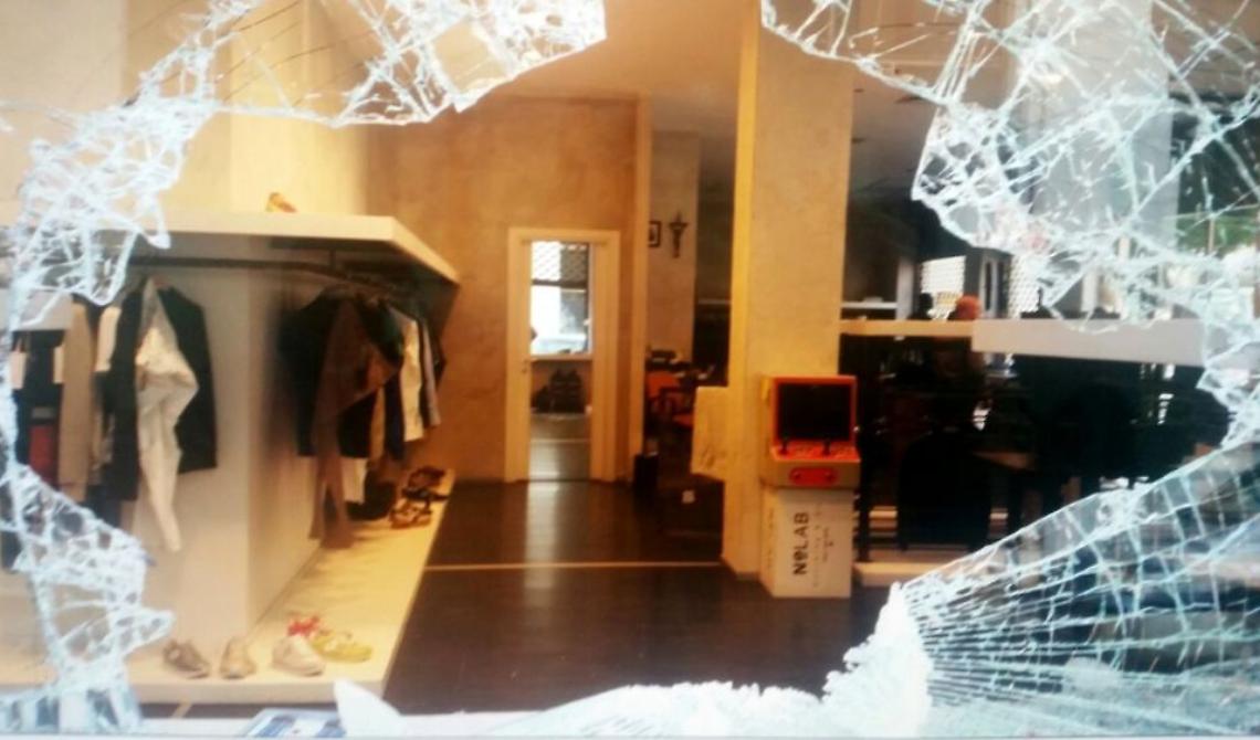 Via Bari, spaccata al negozio 'Sergio D'