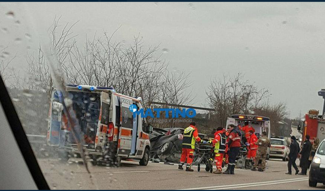 Foggia, circonvallazione: terribile schianto tra due auto, forse un morto