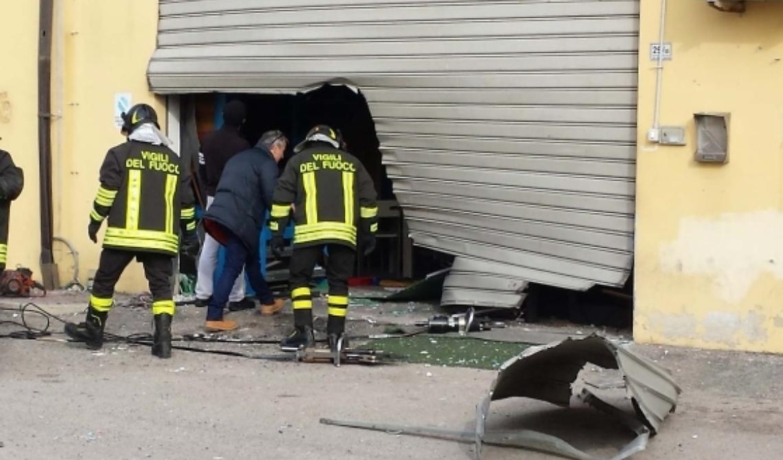 San Severo: salta in aria la saracinesca di una macelleria in Via D'Agnone