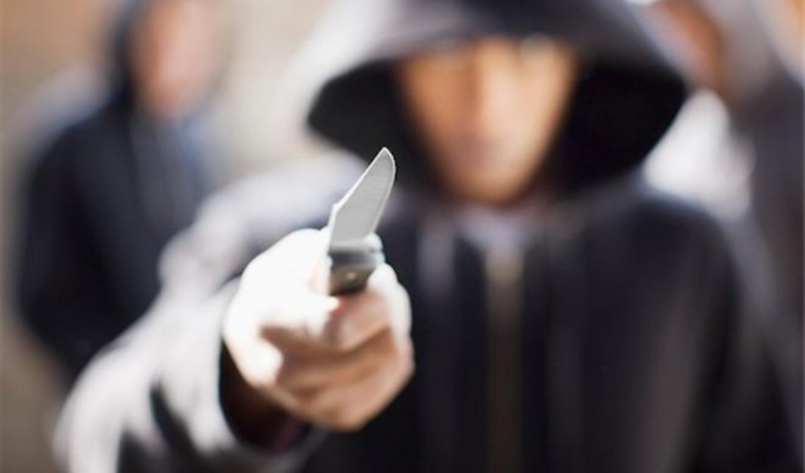 San Severo: Coltello e pistola rapinano una tabaccheria in corso di Vittorio