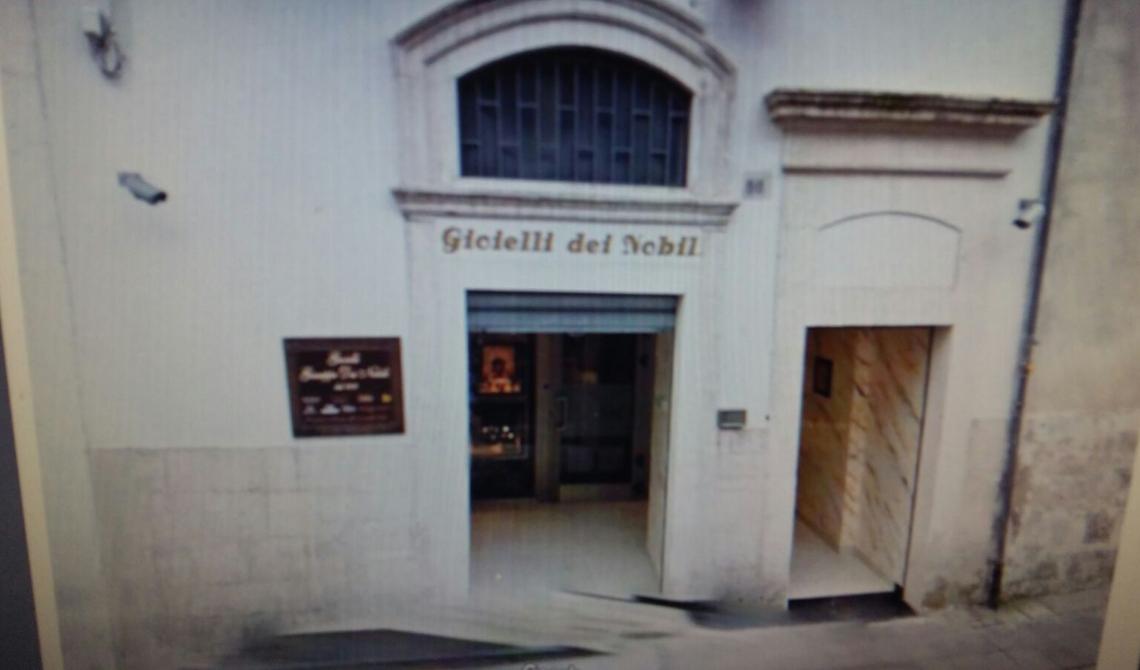 Monte Sant'Angelo: rapinata la gioielleria "Dei Nobili"
