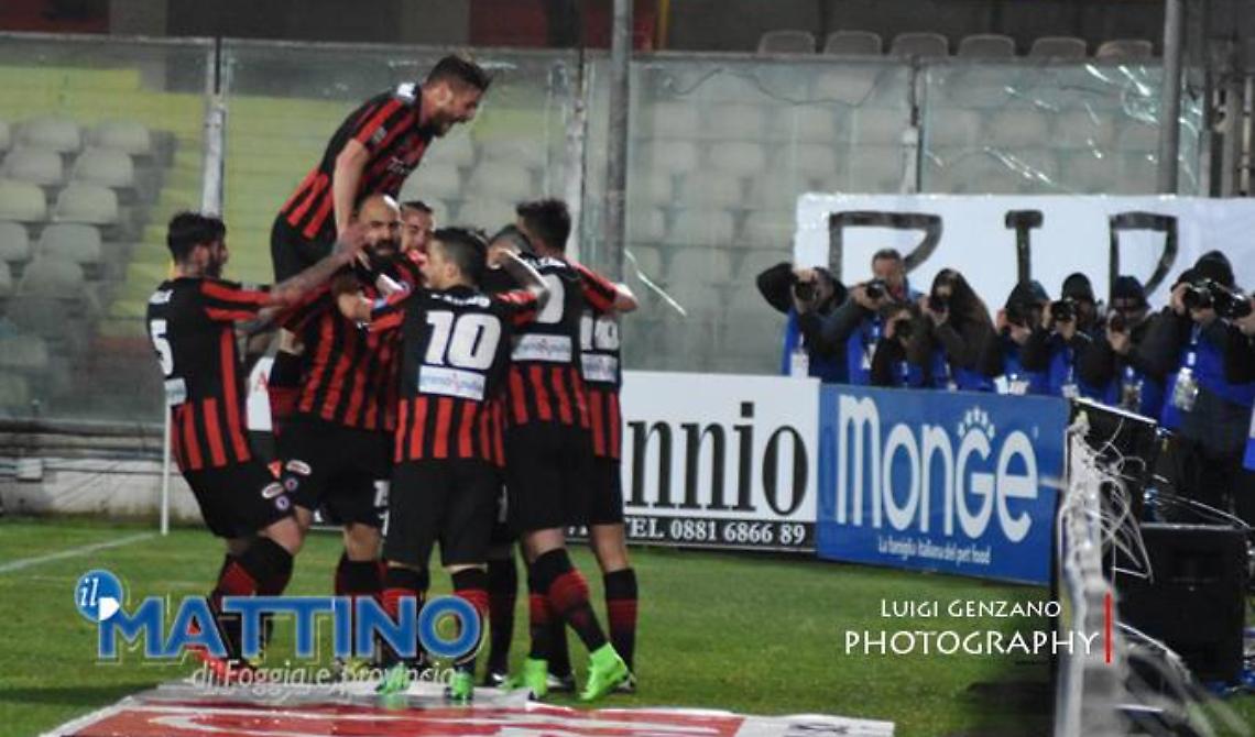 Un Foggia schiacciasassi "frantuma" il Matera