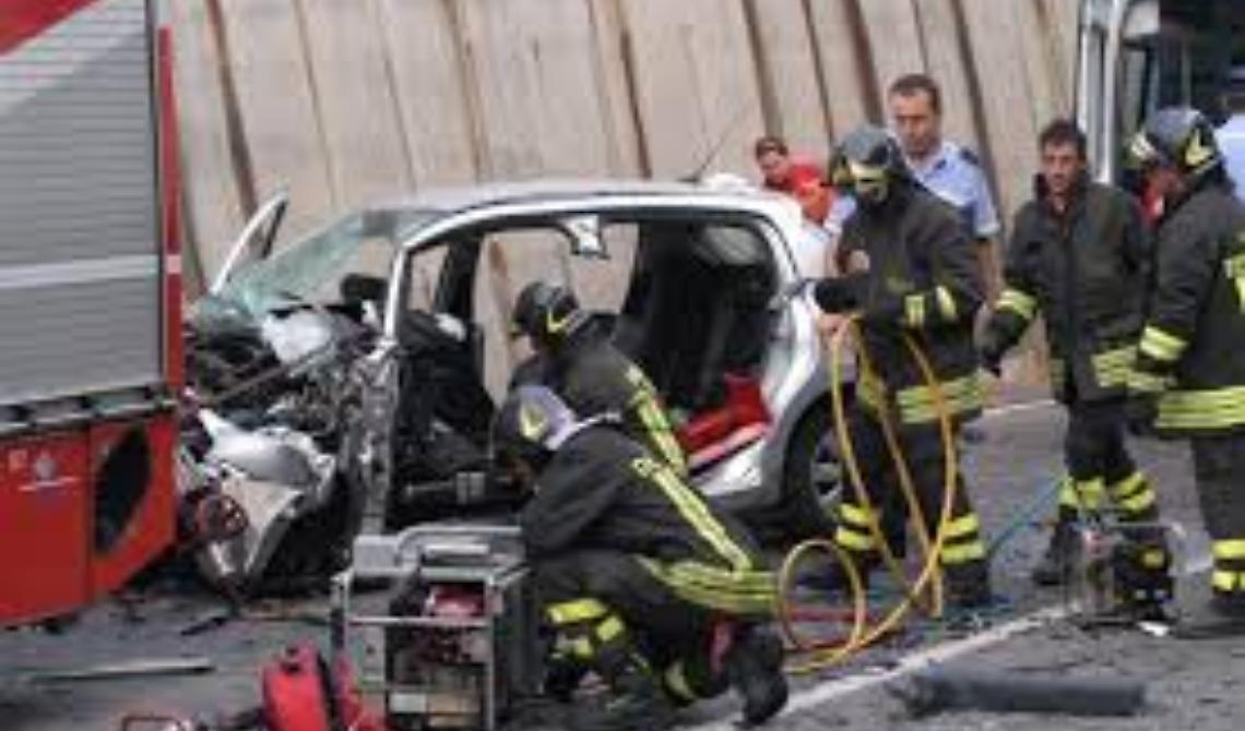 Statale 16, terribile incidente stradale alla periferia di San Paolo:  ci sarebbero due vittime