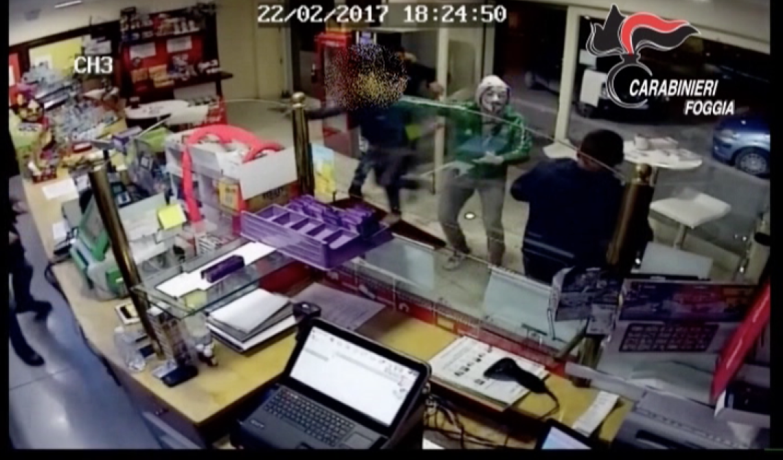Emergenza rapine a San Severo: ai carabinieri bastano due ore per risolvere il caso, due arresti