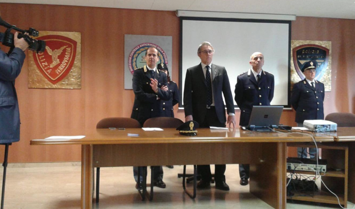 Uno stabilimento ortofrutticolo utilizzato come rimessa per auto rubate: tre arresti