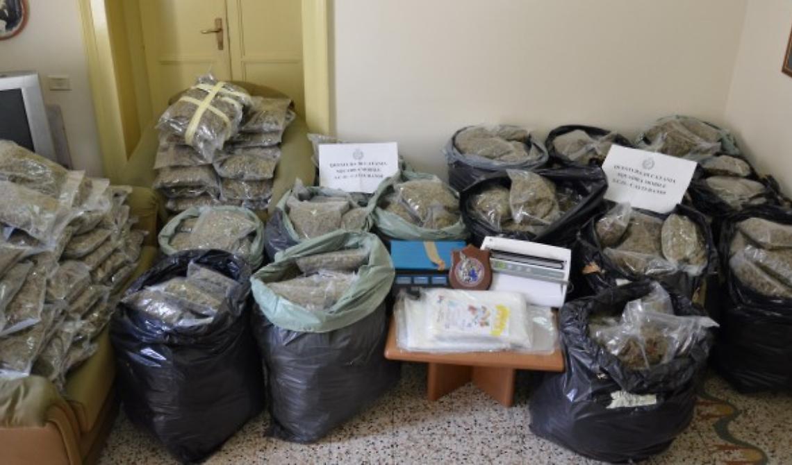 Vieste, sequestrati 700 chilogrammi di marijuana: in manette due albanesi 