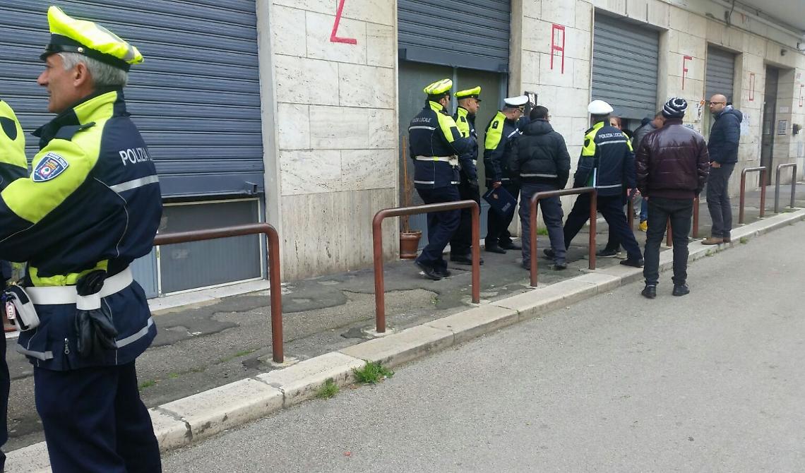 Dopo due decenni di abusivismo , tornano liberi i locali di Via Salvemini: sgomberate 20 famiglie 