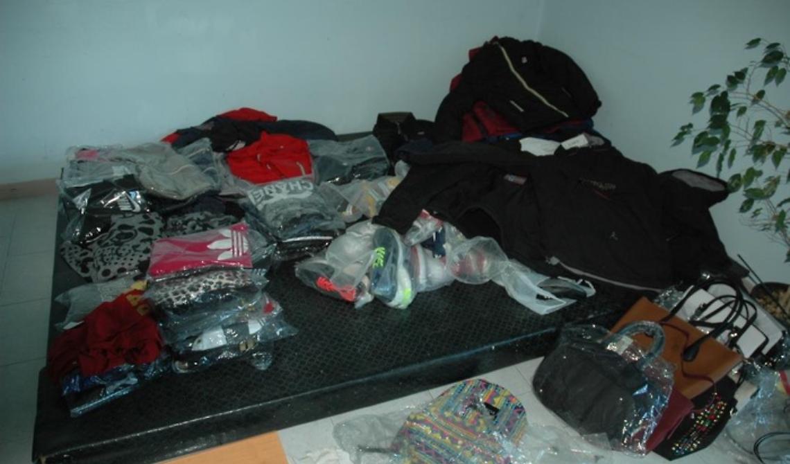 Lagonegro, avevano nascosto in una scarpata scarpe, borse e magliette false: denunciati