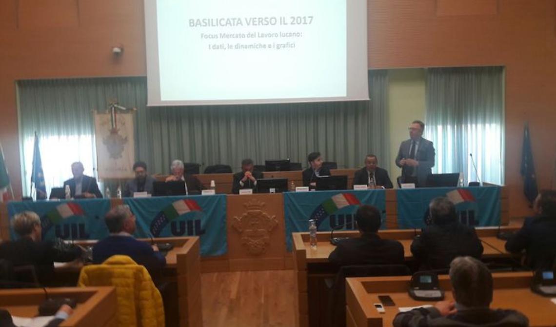 Uil: «Crescono i contratti per le donne, ma solo per lavori stagionali»