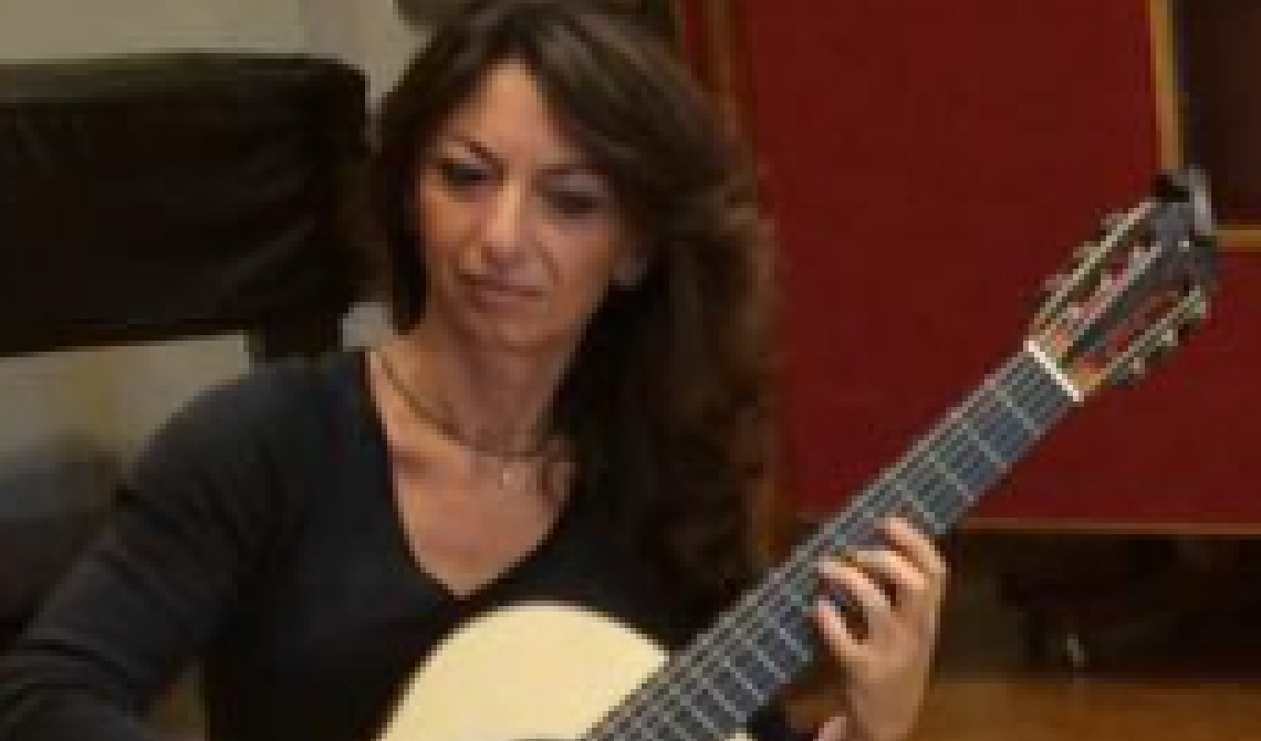 Angela Centola, chitarrista concertista lucana che spopola in Piemonte