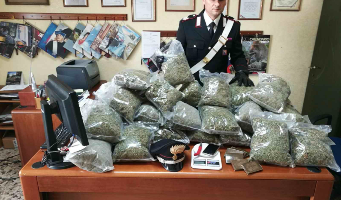 Nel box  di un insospettabile 23 chili di marijuana