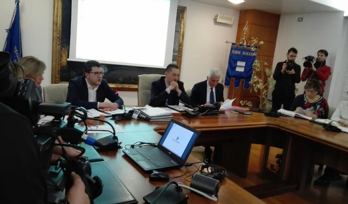 Pittella ammonisce l'Eni: «C'è inquinamento a Viggiano. Ora si intervenga»