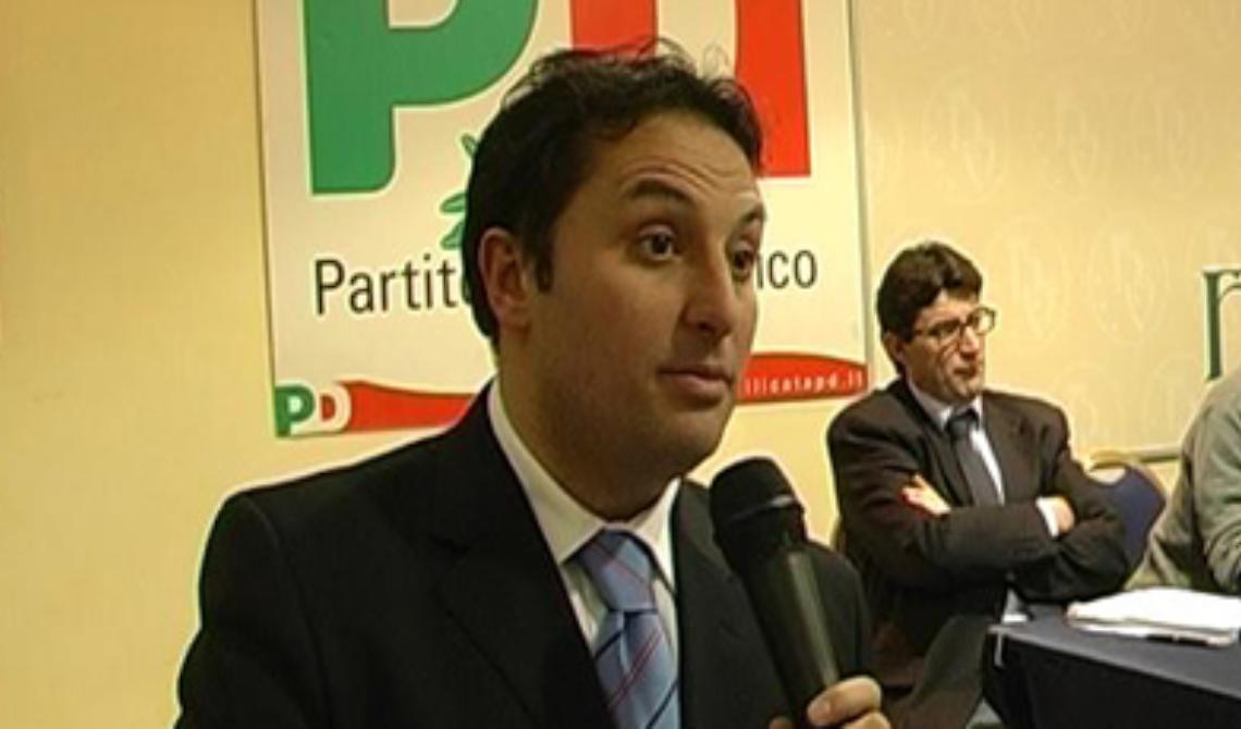 L'ex Pd attacca il governatore, il segretario dei Verdi lo difende. Botta e risposta Molinari-Angelino